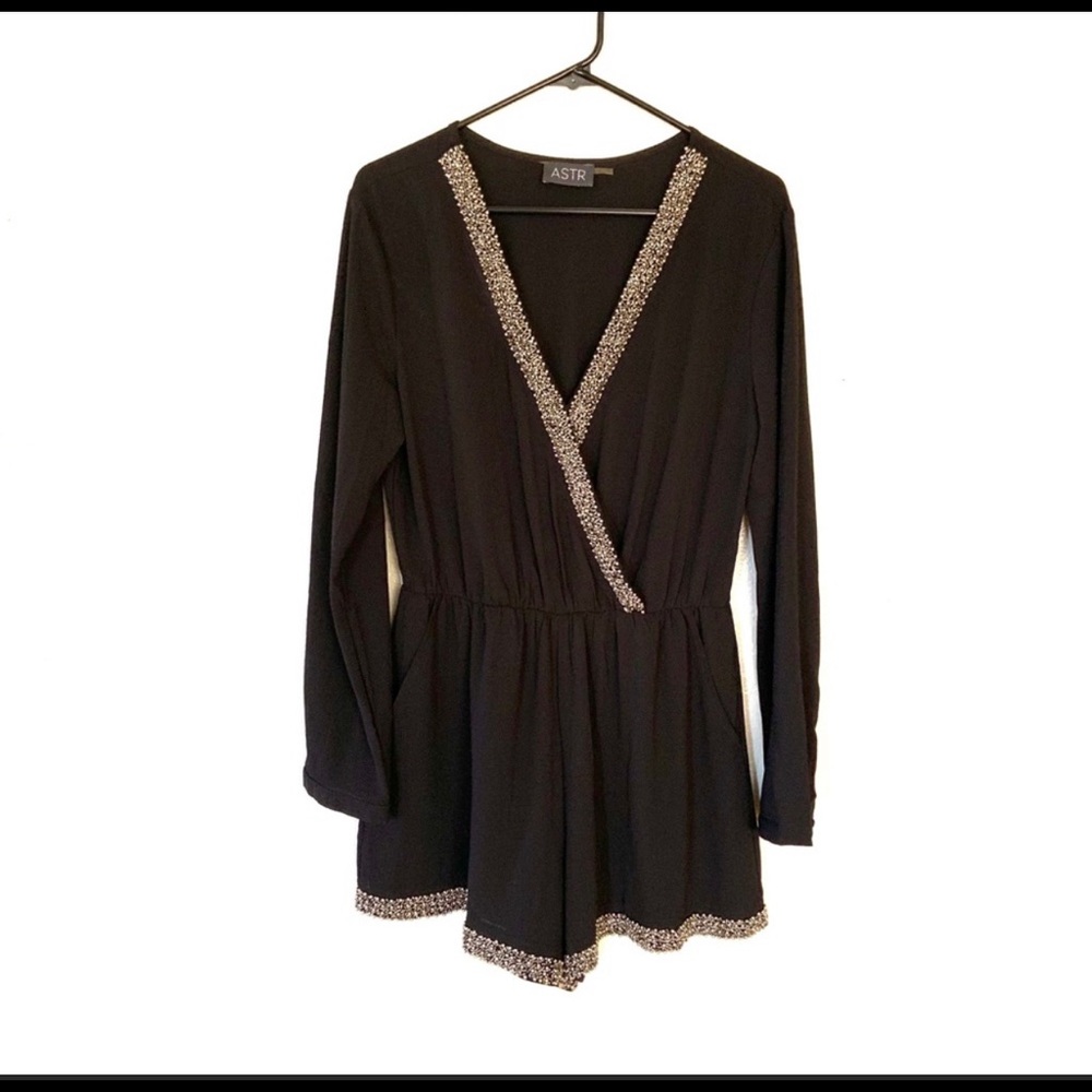 ASTR long sleeve romper L Juniors never worn